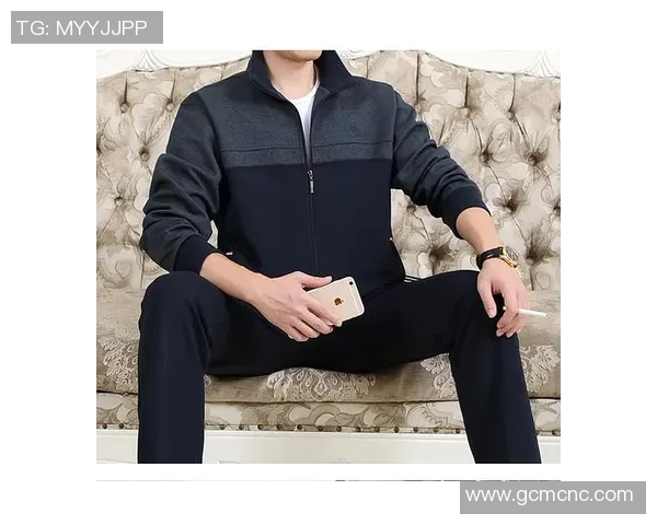 时尚运动风男士足球球星运动服套装舒适透气设计助力运动表现