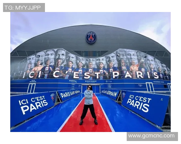 足球巨星精彩瞬间卡点展现炙热激情与荣耀时刻，让你领略球场英雄风采