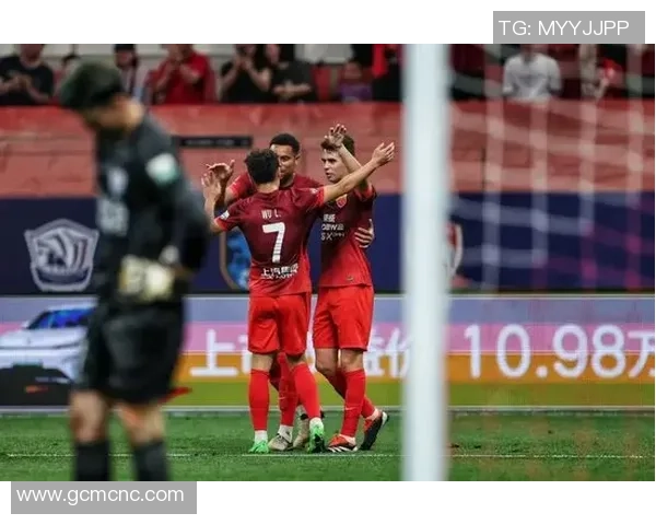 足球球星最晚训练时间揭秘他们如何通过加练保持巅峰状态