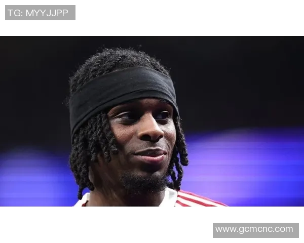 足球球星赛场舔嘴唇瞬间被捕捉引发网友热议